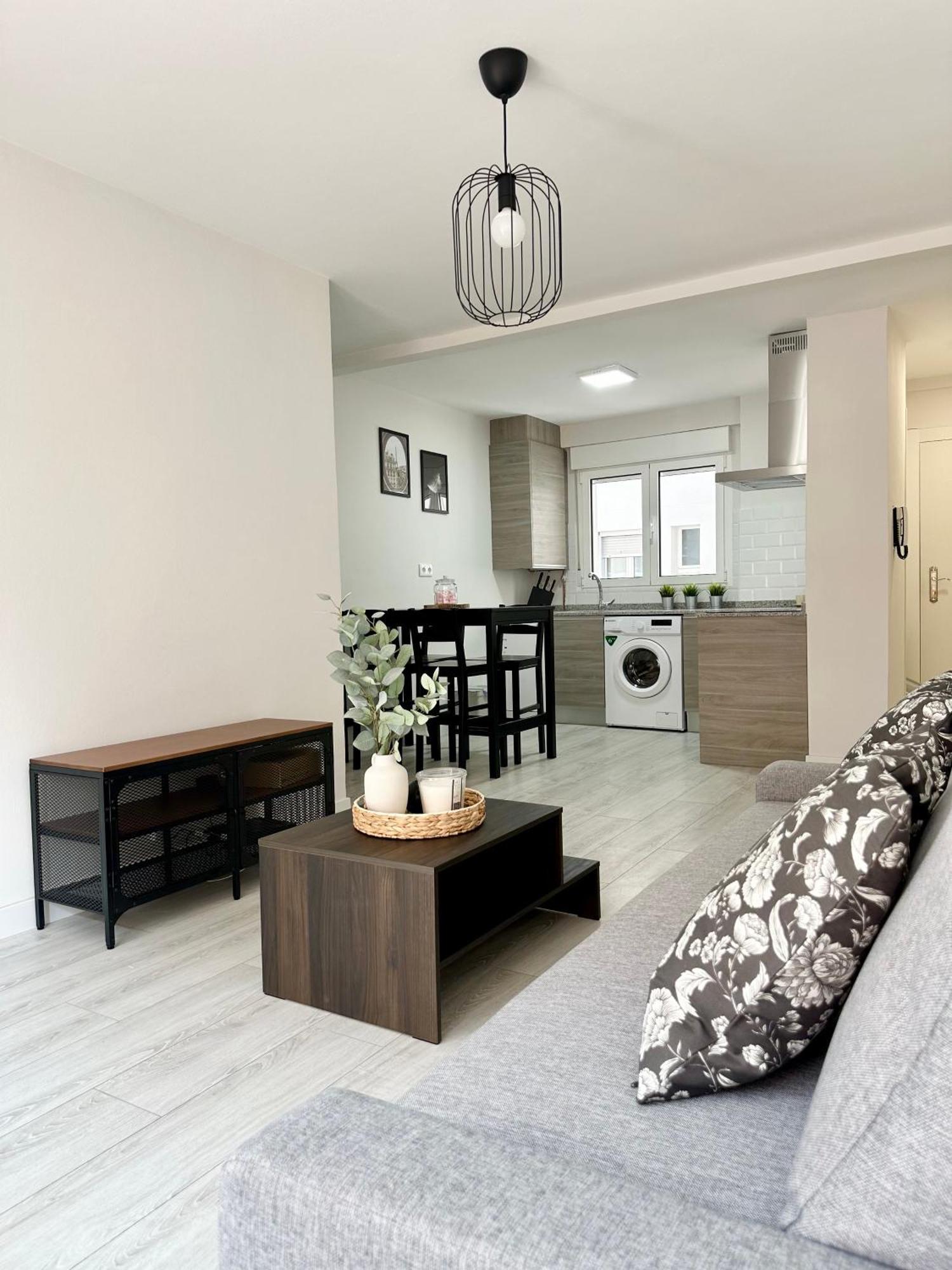 Cozy Flat 5 Mins From The Beach Хихон Экстерьер фото